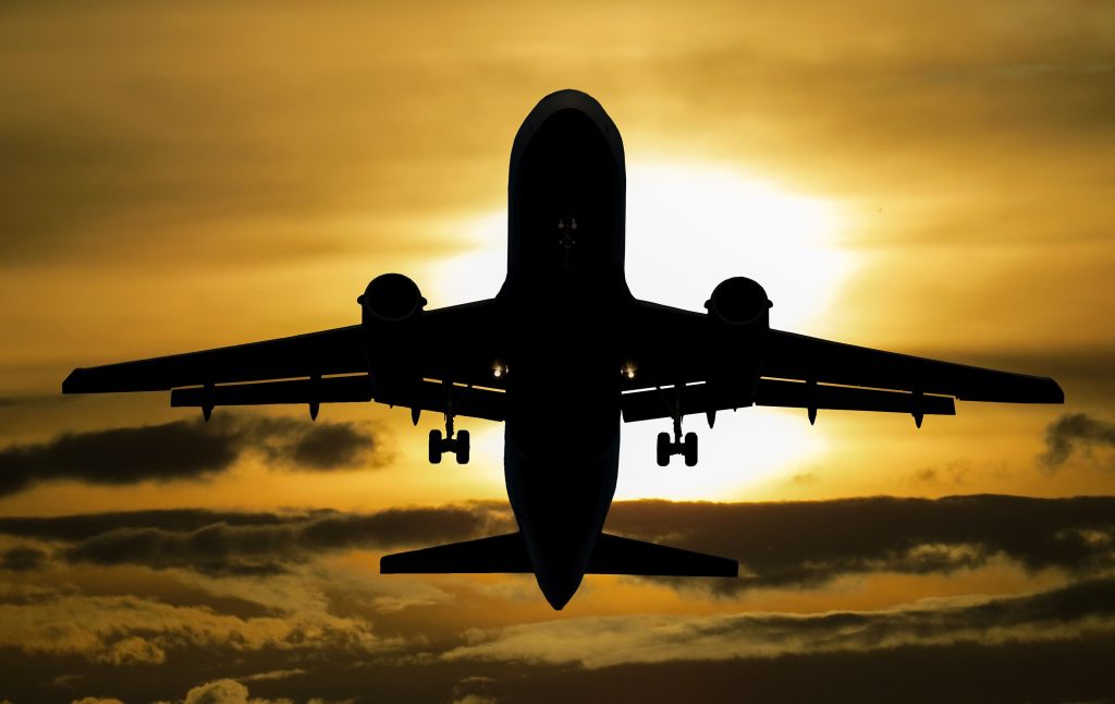 Encuentra vuelos baratos con estos tips: guía práctica para ahorrar en tus viajes